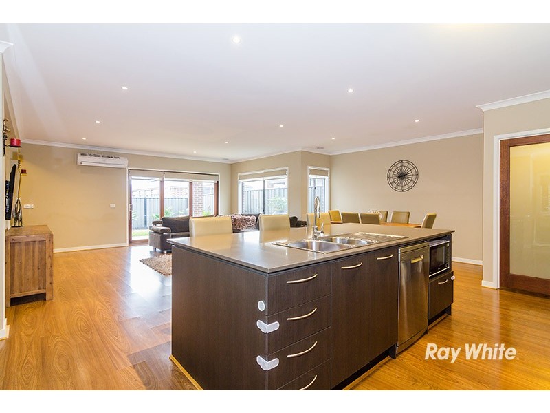 19 Gelderland Drive, Clyde North VIC 3978