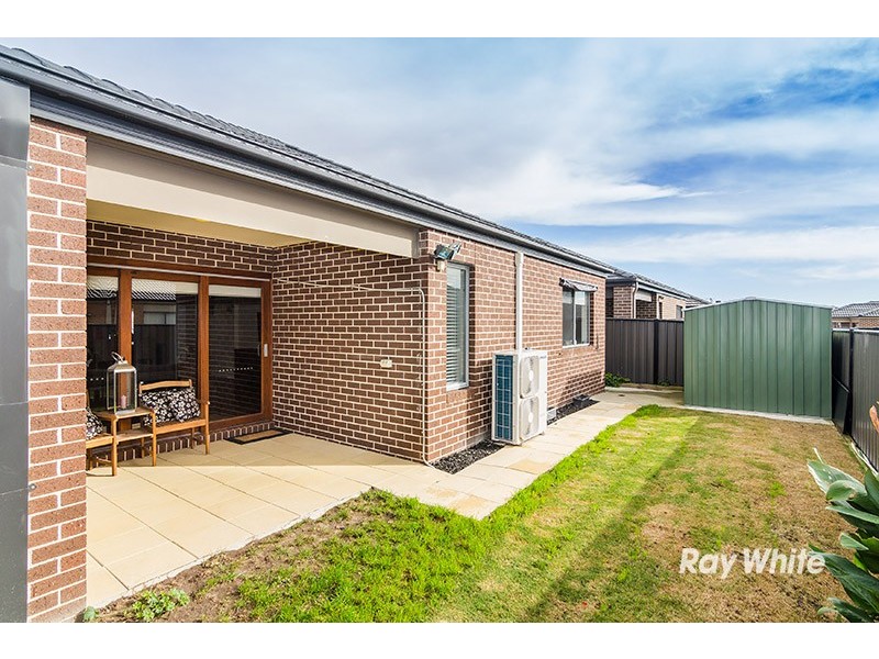 19 Gelderland Drive, Clyde North VIC 3978