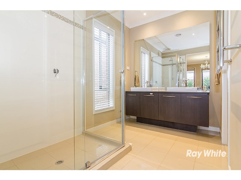 19 Gelderland Drive, Clyde North VIC 3978