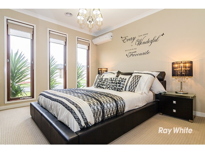 19 Gelderland Drive, Clyde North VIC 3978