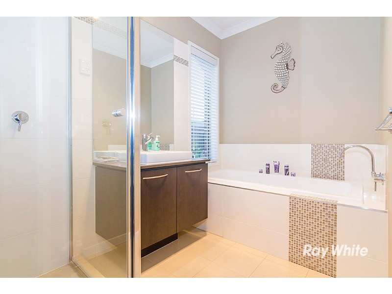 19 Gelderland Drive, Clyde North VIC 3978