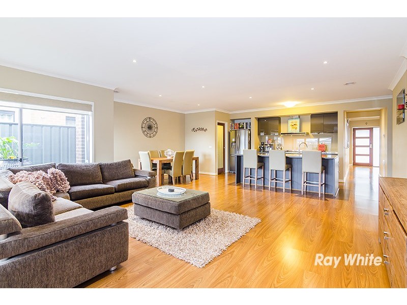 19 Gelderland Drive, Clyde North VIC 3978