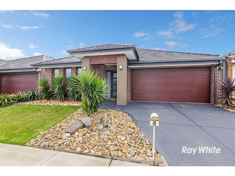19 Gelderland Drive, Clyde North VIC 3978