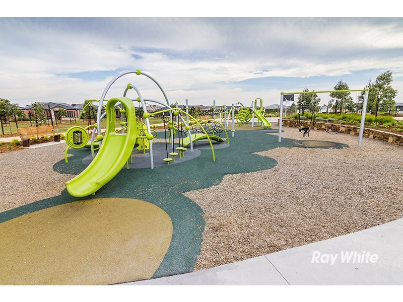 19 Gelderland Drive, Clyde North VIC 3978