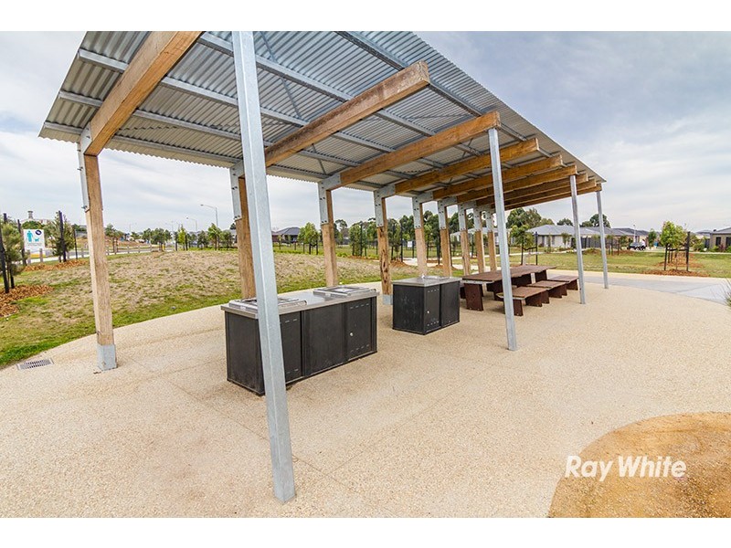 19 Gelderland Drive, Clyde North VIC 3978