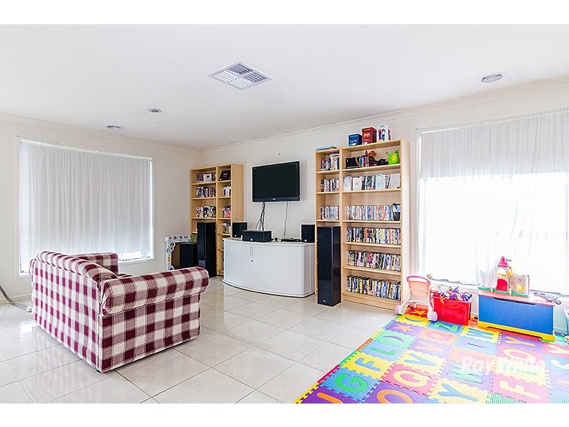 6 Waterloo Road, Cranbourne East VIC 3977