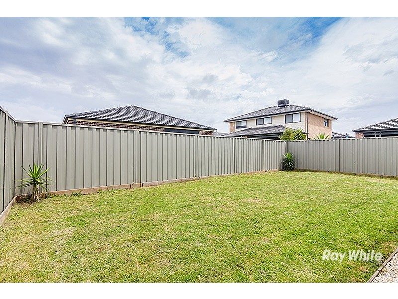 6 Waterloo Road, Cranbourne East VIC 3977