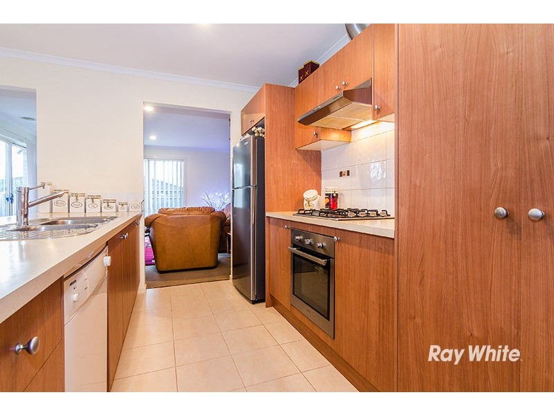 15 Penshurst Way, Cranbourne North VIC 3977