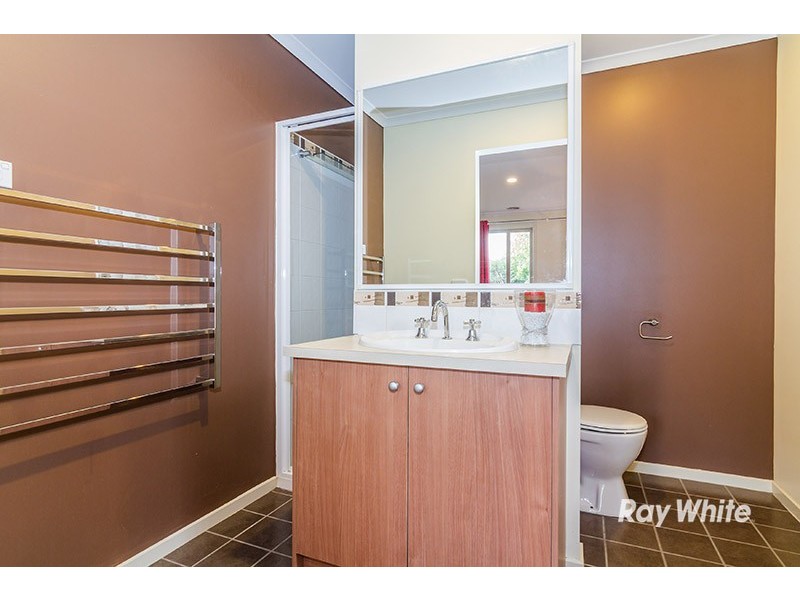 15 Penshurst Way, Cranbourne North VIC 3977