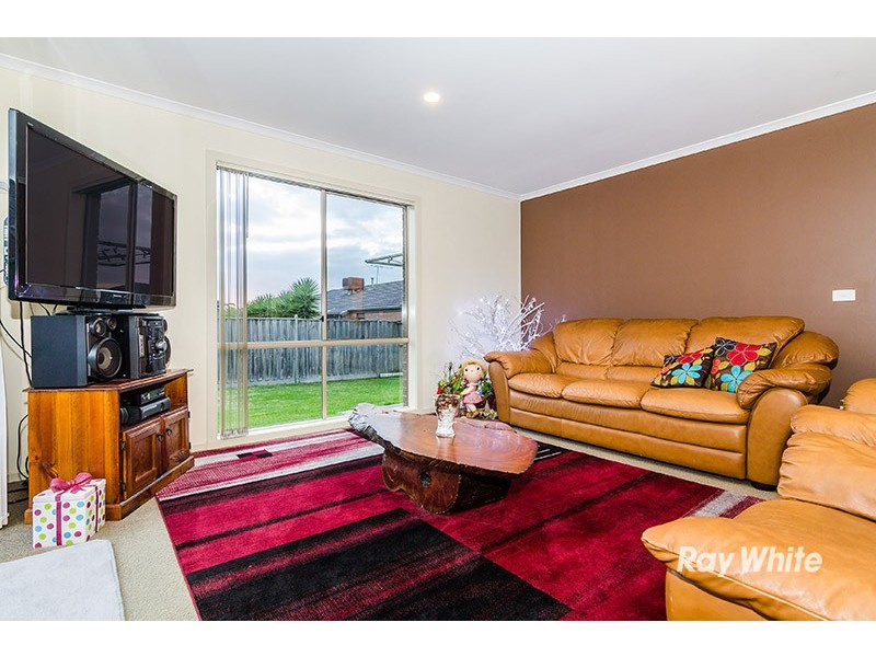 15 Penshurst Way, Cranbourne North VIC 3977