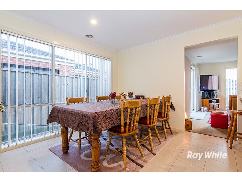 15 Penshurst Way, Cranbourne North VIC 3977
