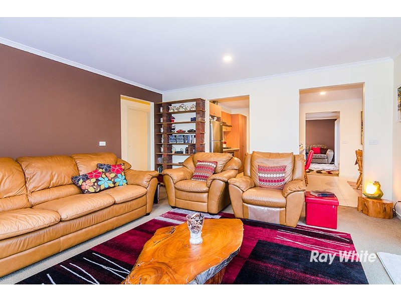 15 Penshurst Way, Cranbourne North VIC 3977