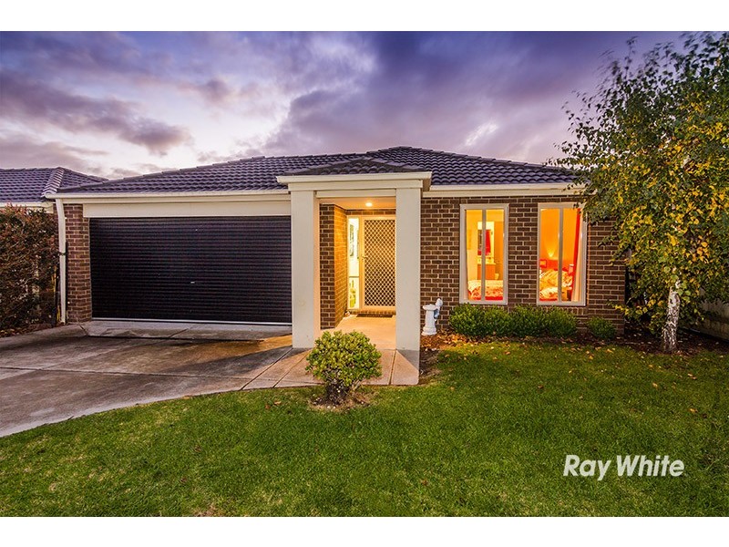 15 Penshurst Way, Cranbourne North VIC 3977
