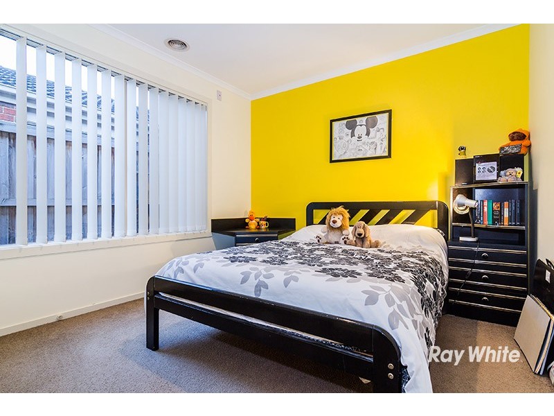 15 Penshurst Way, Cranbourne North VIC 3977