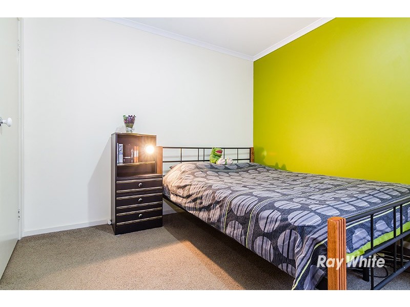 15 Penshurst Way, Cranbourne North VIC 3977
