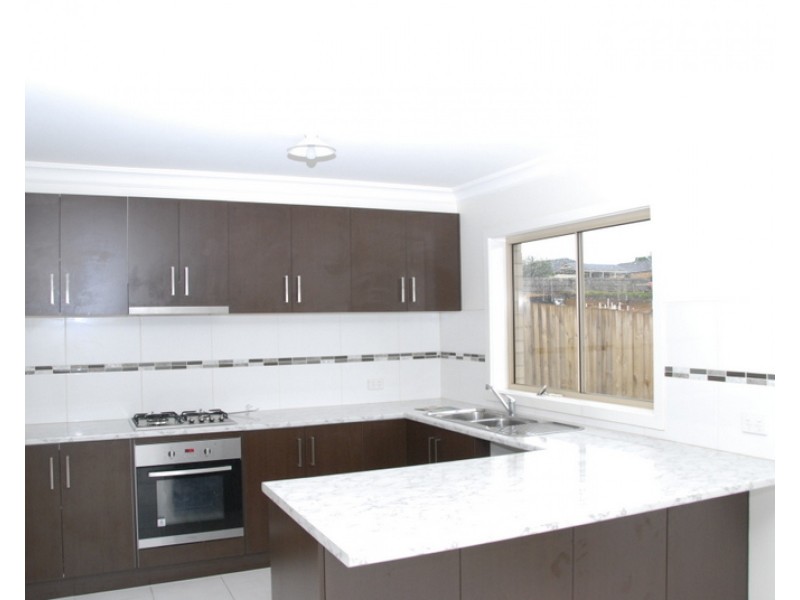 11/284 Pound Road, Hampton Park VIC 3976