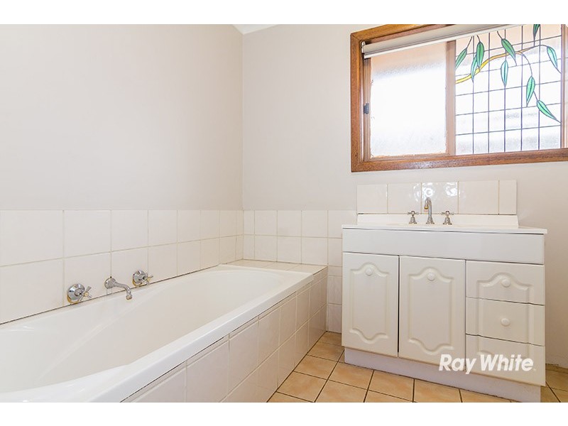 27 Lurline Street, Cranbourne VIC 3977