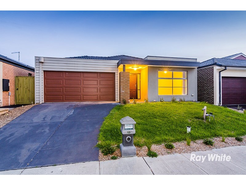 19 Noremac Grove, Lyndhurst VIC 3975