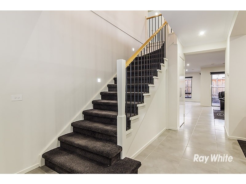 8 Amara Grove, Lyndhurst VIC 3975