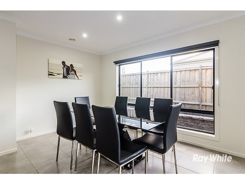 8 Amara Grove, Lyndhurst VIC 3975