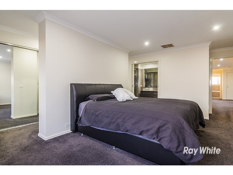 8 Amara Grove, Lyndhurst VIC 3975