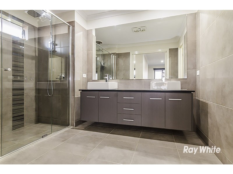 8 Amara Grove, Lyndhurst VIC 3975