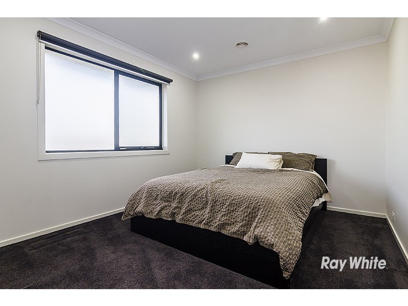 8 Amara Grove, Lyndhurst VIC 3975