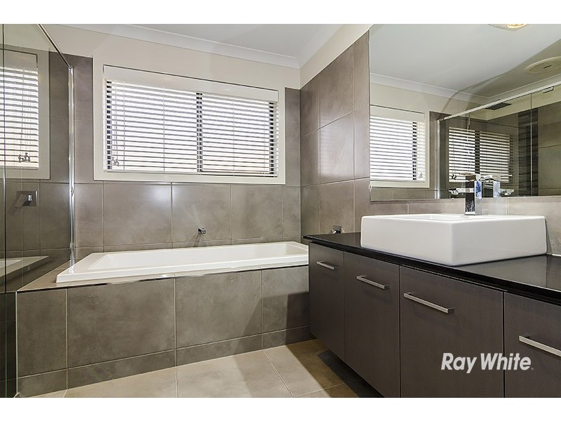 8 Amara Grove, Lyndhurst VIC 3975