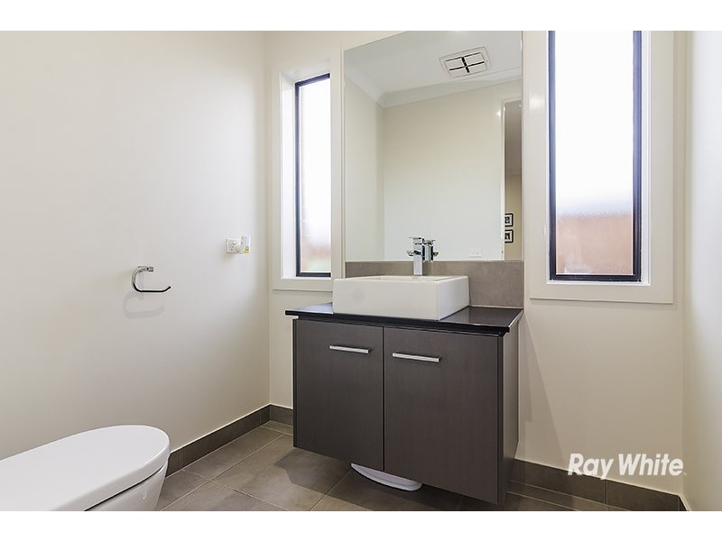 8 Amara Grove, Lyndhurst VIC 3975