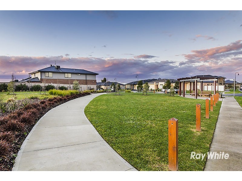 8 Amara Grove, Lyndhurst VIC 3975