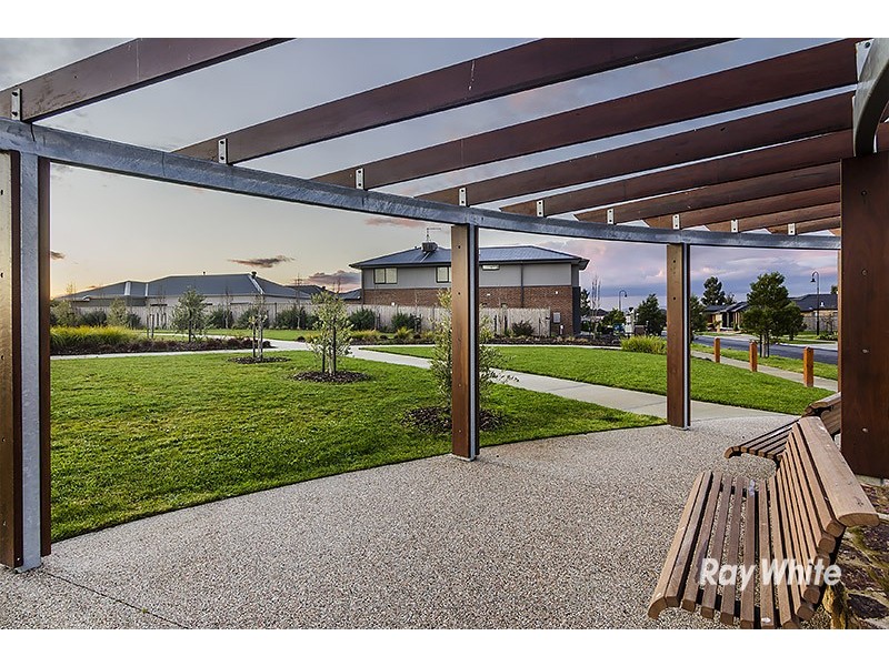 8 Amara Grove, Lyndhurst VIC 3975