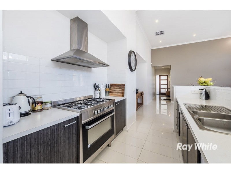 22 Dusky Bells Drive, Cranbourne West VIC 3977