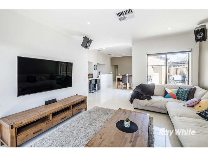 22 Dusky Bells Drive, Cranbourne West VIC 3977