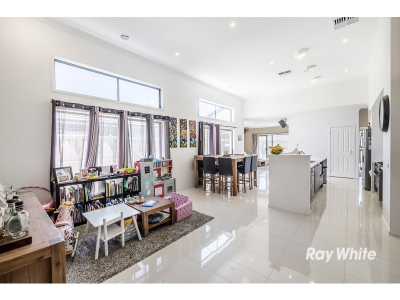 22 Dusky Bells Drive, Cranbourne West VIC 3977