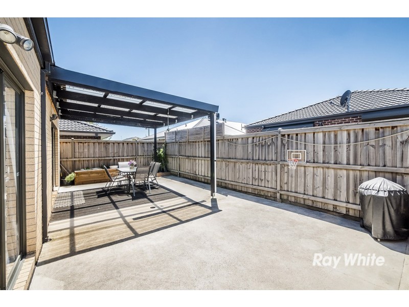 22 Dusky Bells Drive, Cranbourne West VIC 3977