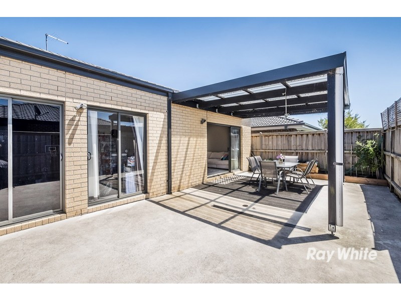 22 Dusky Bells Drive, Cranbourne West VIC 3977