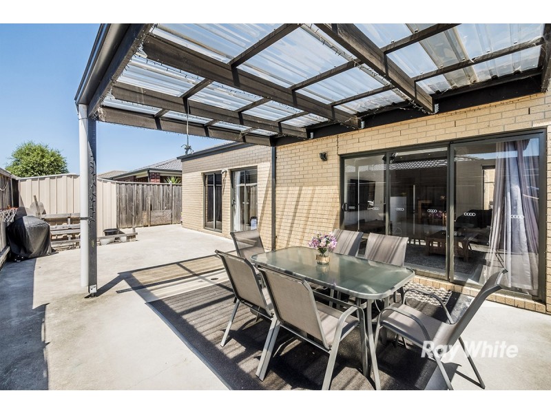 22 Dusky Bells Drive, Cranbourne West VIC 3977