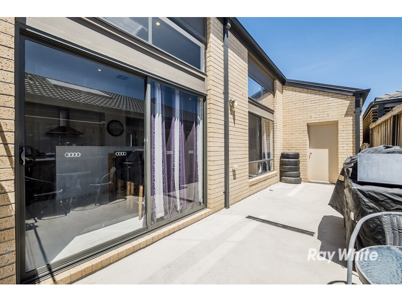 22 Dusky Bells Drive, Cranbourne West VIC 3977