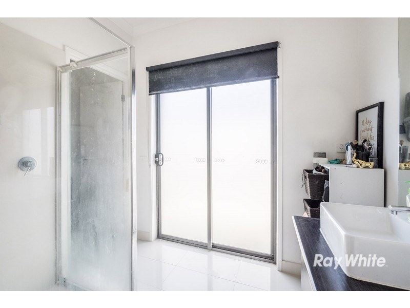 22 Dusky Bells Drive, Cranbourne West VIC 3977