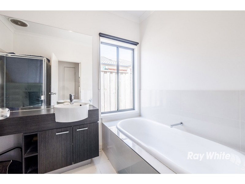 22 Dusky Bells Drive, Cranbourne West VIC 3977