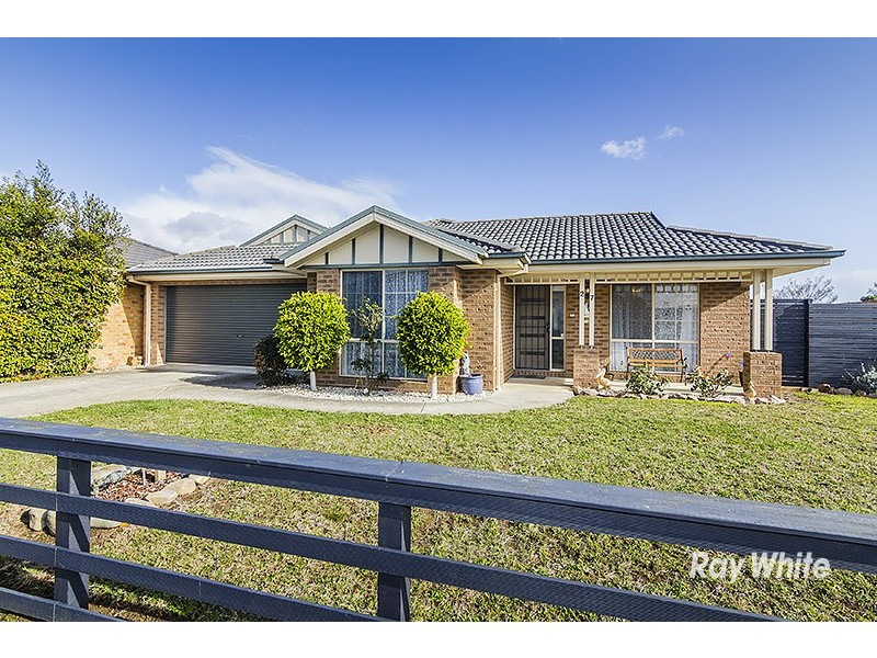 27 Robusta Avenue, Cranbourne VIC 3977