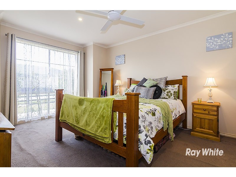 27 Robusta Avenue, Cranbourne VIC 3977