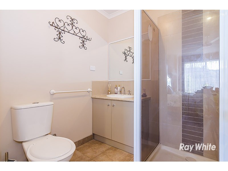 27 Robusta Avenue, Cranbourne VIC 3977