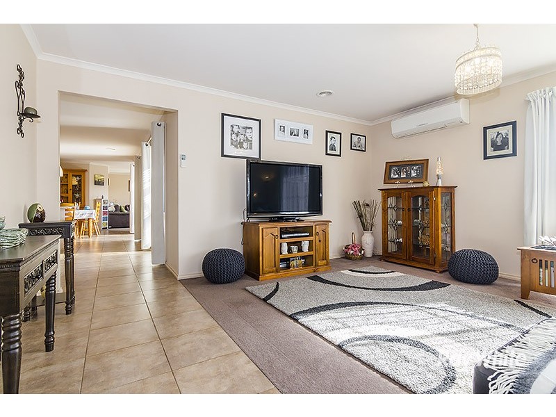 27 Robusta Avenue, Cranbourne VIC 3977