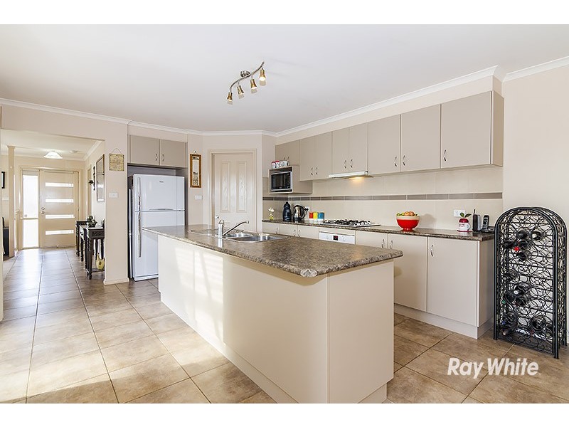 27 Robusta Avenue, Cranbourne VIC 3977