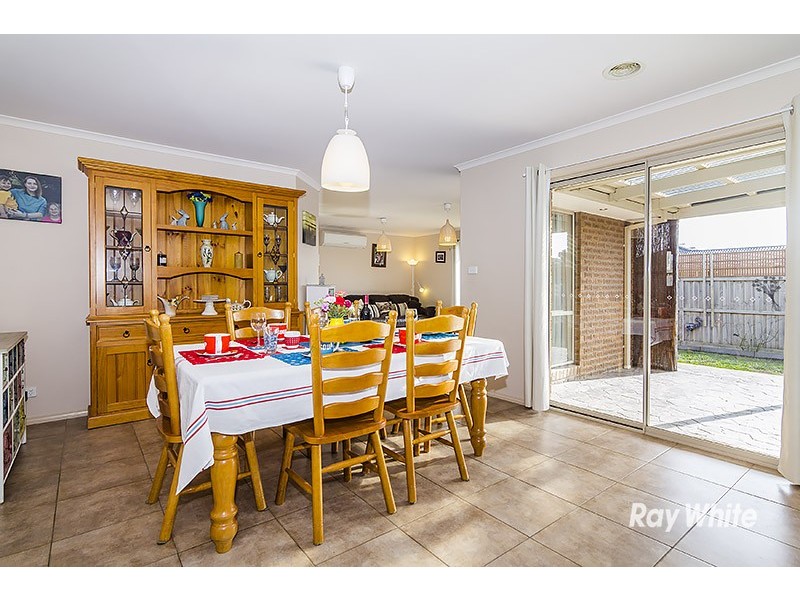 27 Robusta Avenue, Cranbourne VIC 3977