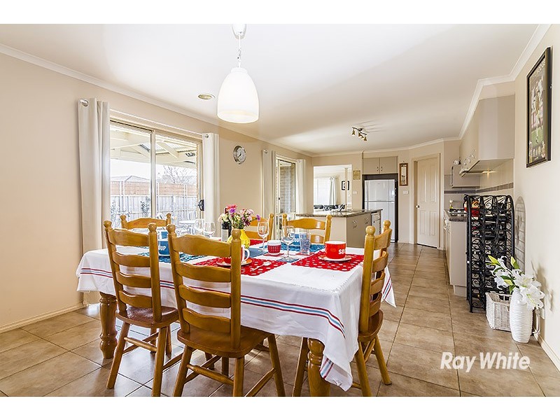27 Robusta Avenue, Cranbourne VIC 3977