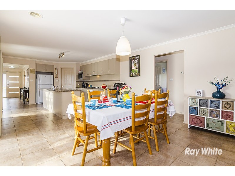 27 Robusta Avenue, Cranbourne VIC 3977