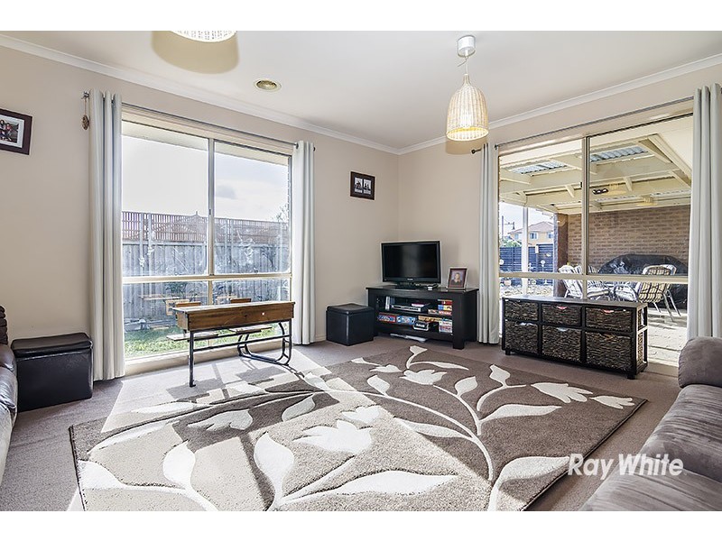 27 Robusta Avenue, Cranbourne VIC 3977