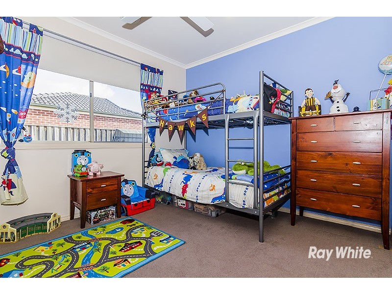 27 Robusta Avenue, Cranbourne VIC 3977